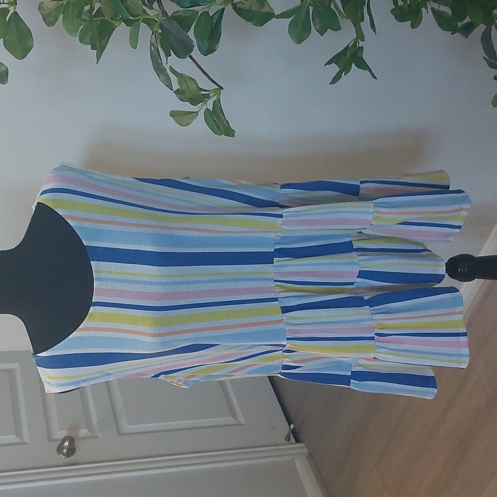 Lularoe Eliana Woman Sleeveless Tired Swing Tank Top Large Pink White and Blue.